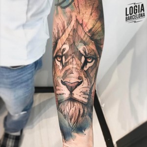tatuaje_antebrazo_color_leon_logia_barcelona_lincoln_lima 